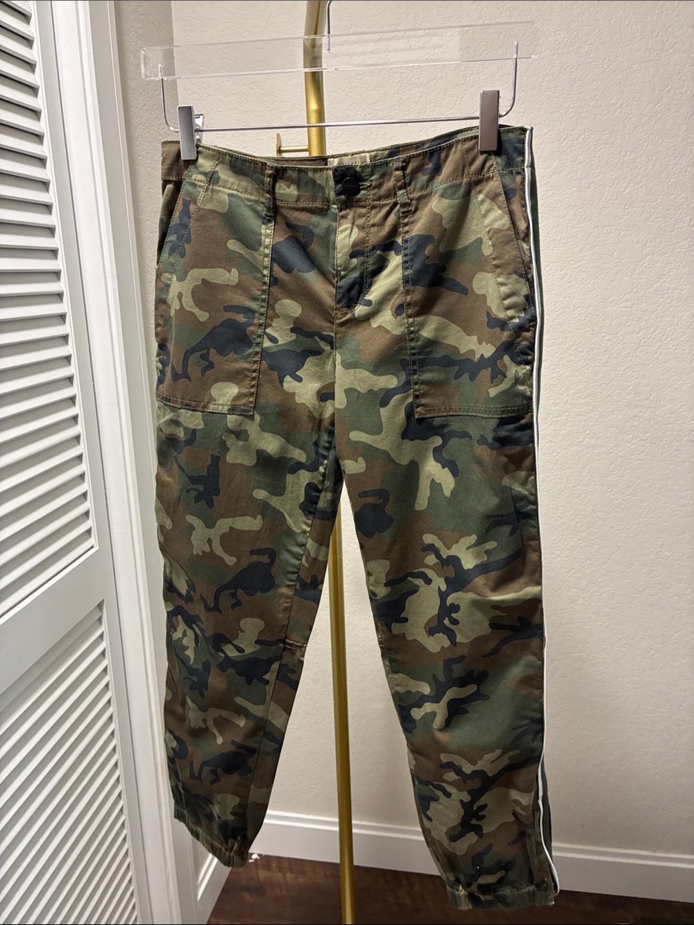 Women’s Sanctuary Camo Ankle Cargo Pants - Green/Brown